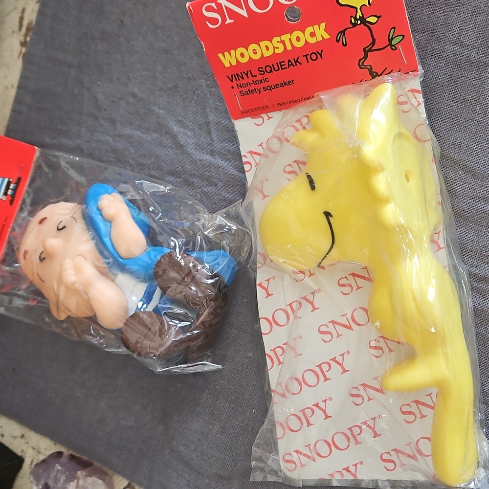 Vintage Peanuts Squeak Toys Pets Linus & Woodstock Con Agra NOS - Picture 7 of 7